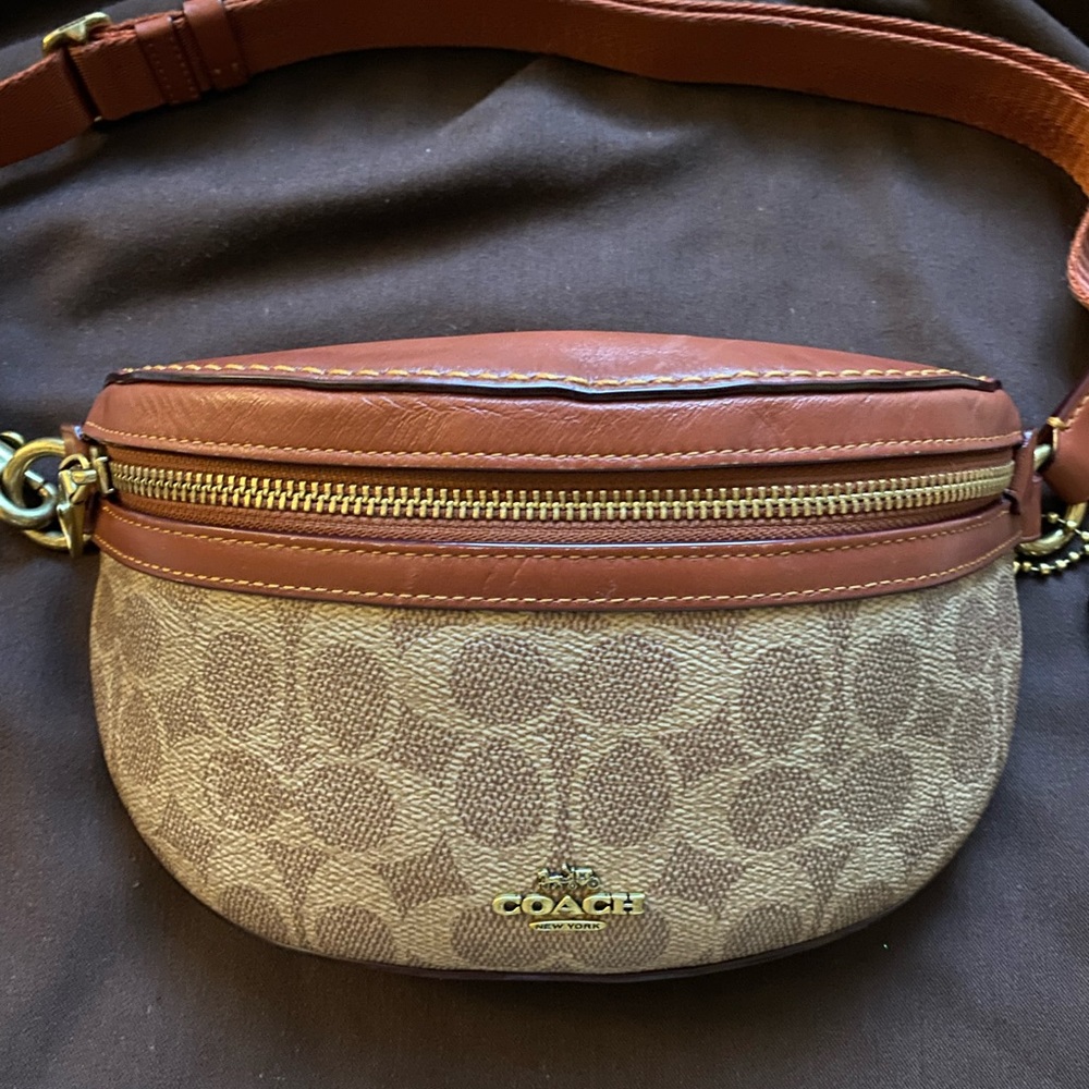 Coach Belt Bag in tan signature canvas